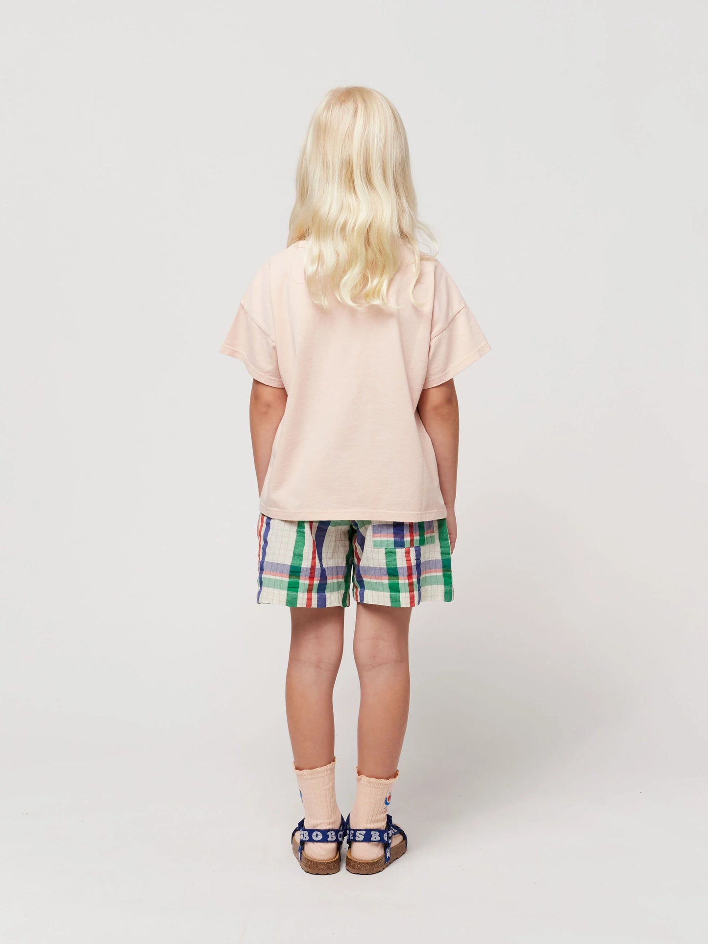 Bobo wählt Regenbogen-T-Shirt