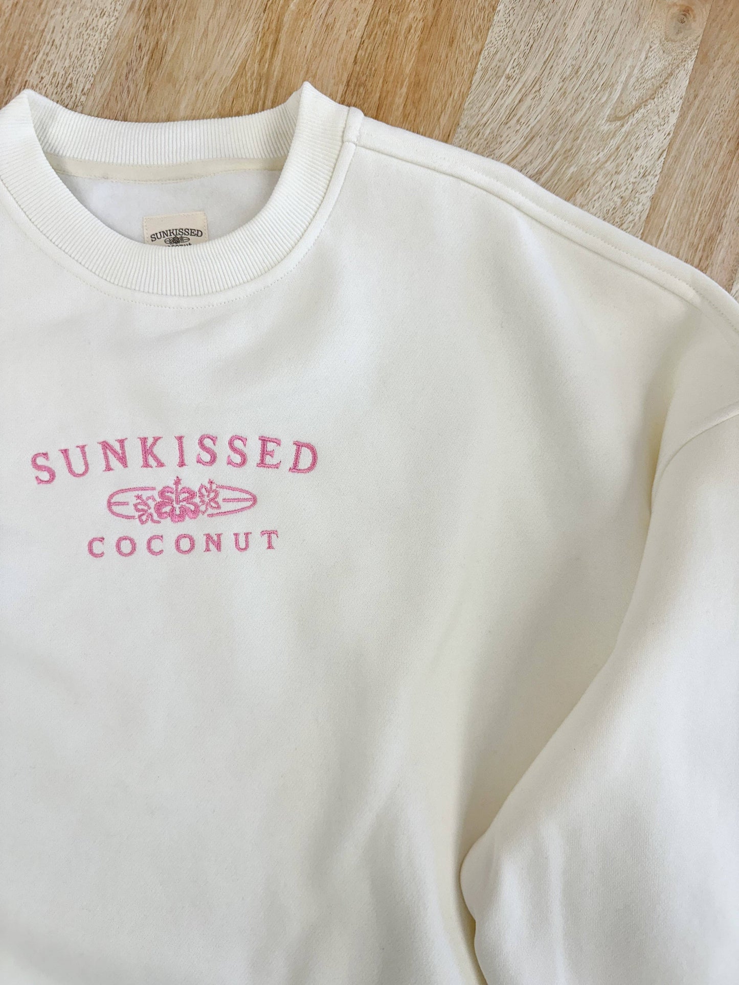 Ivory and Hibiscus Pink Sunkissedcoconut Logo Embroider Sweatshirt: Ivory / XS