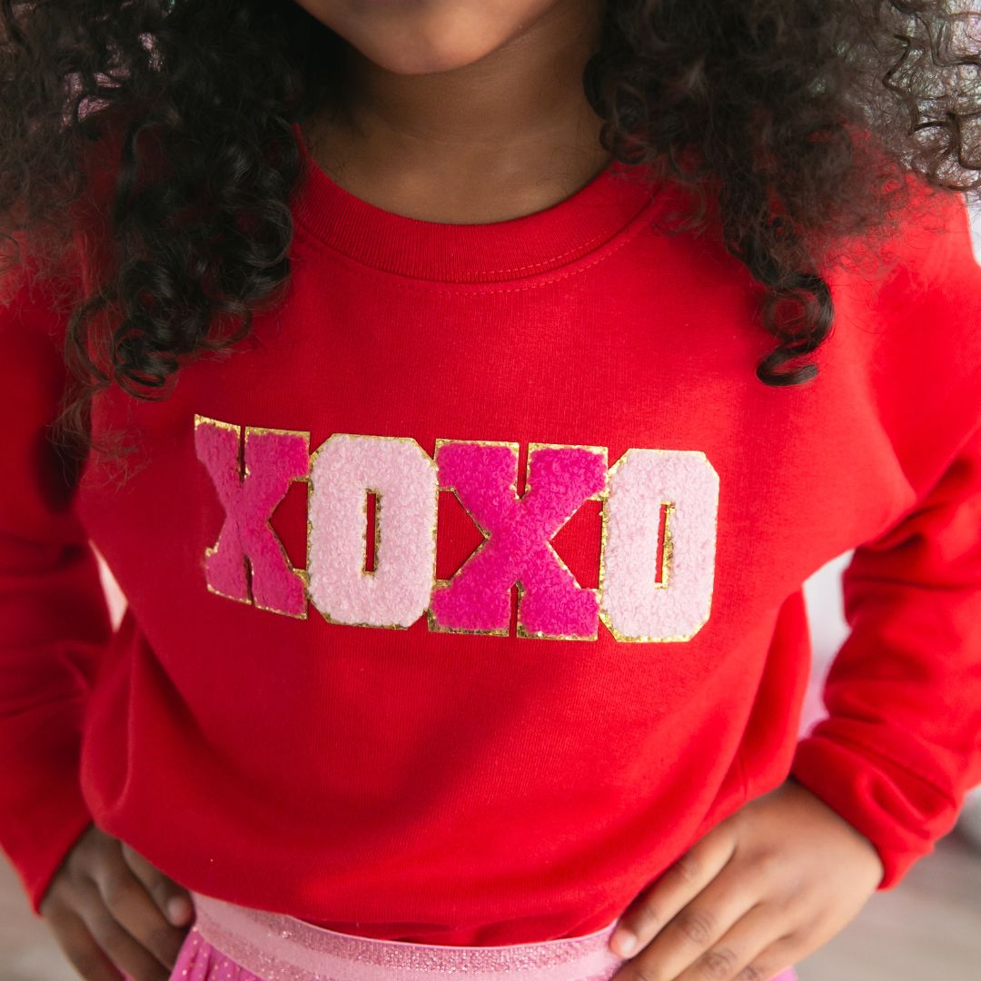 Sweatshirt mit Valentinstags-Aufnäher „XOXO“