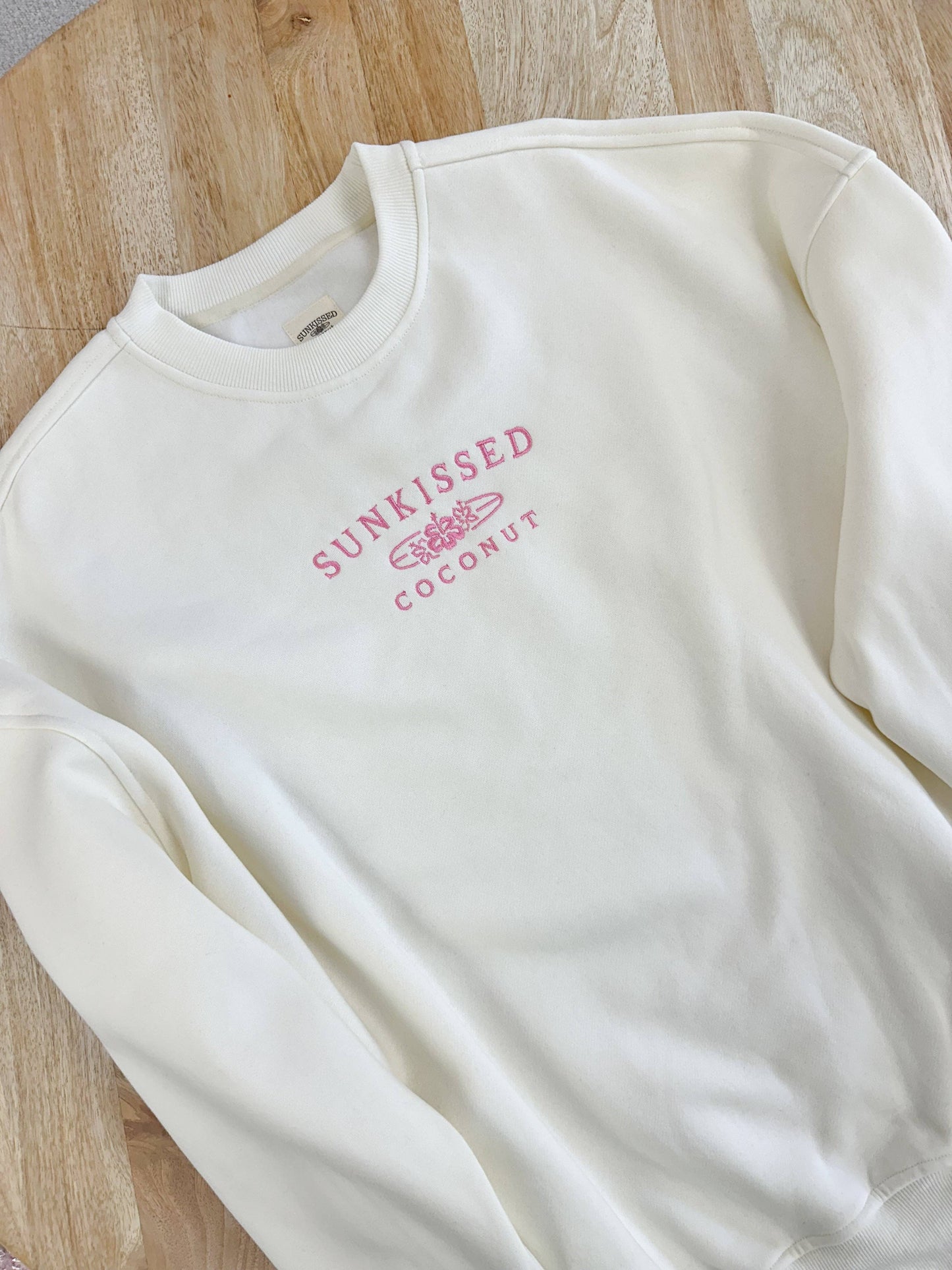 Ivory and Hibiscus Pink Sunkissedcoconut Logo Embroider Sweatshirt: Ivory / XS